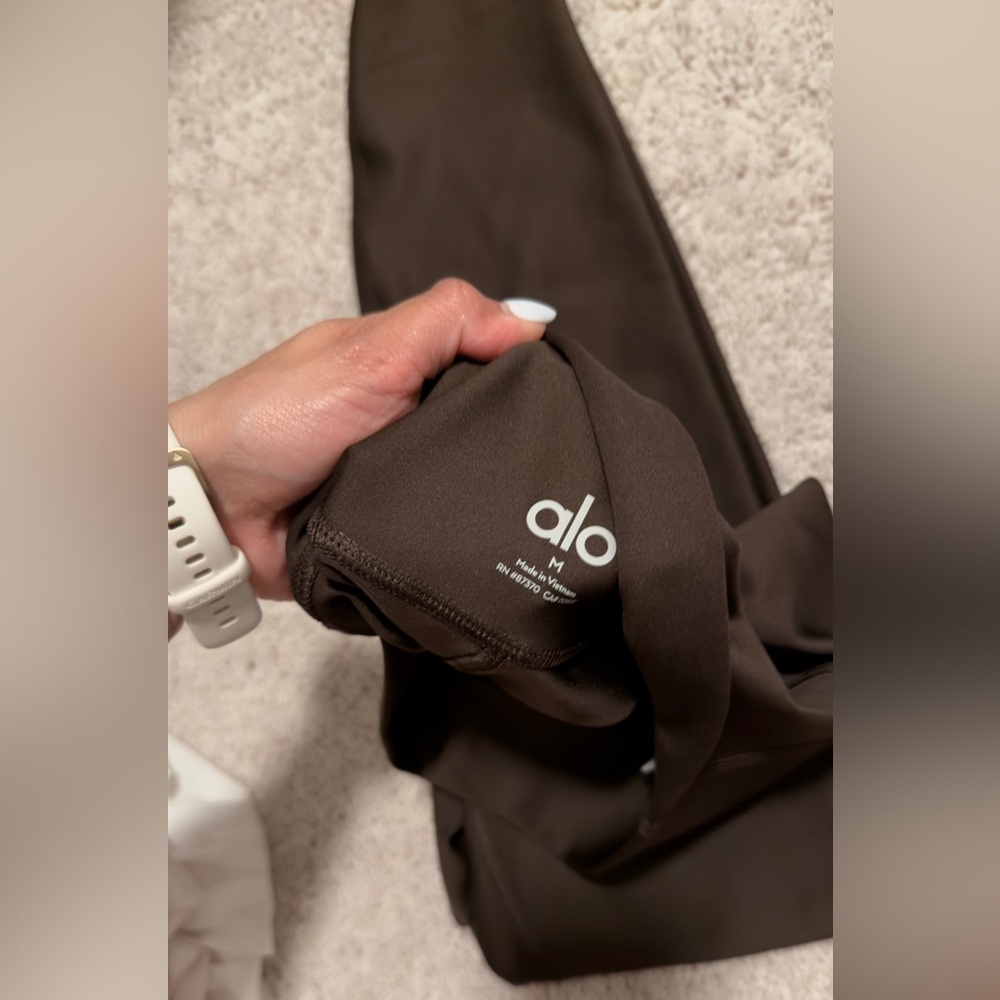 Alo yoga medium brown leggings